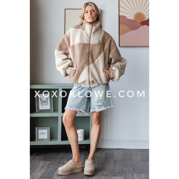 Oli & Hali Two Tone Zip Front Plush Cozy Sherpa Bomber in Mocha Cream Latte - Picture 7 of 9